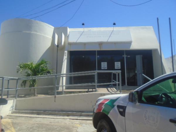 Mulher tem bolsa roubada após ser ameaçada com faca em Floriano