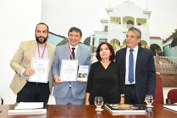 Wellington Dias prestigia lançamento de livro e recebe medalha da APL