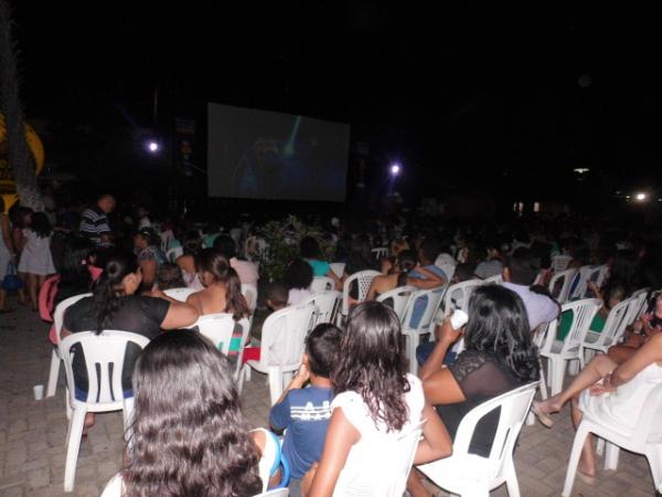 Projeto "Uma noite de cinema em sua cidade" leva lazer e cultura à população florianense