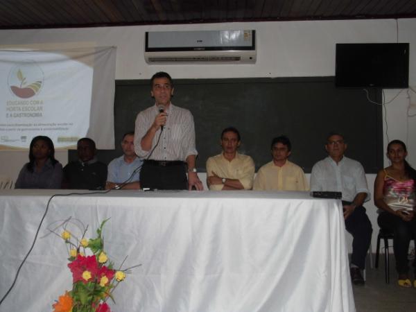 Lan&ccedil;ado em Floriano o Projeto Educando com a Horta Escolar e a Gastronomia.(Imagem:FlorianoNews)