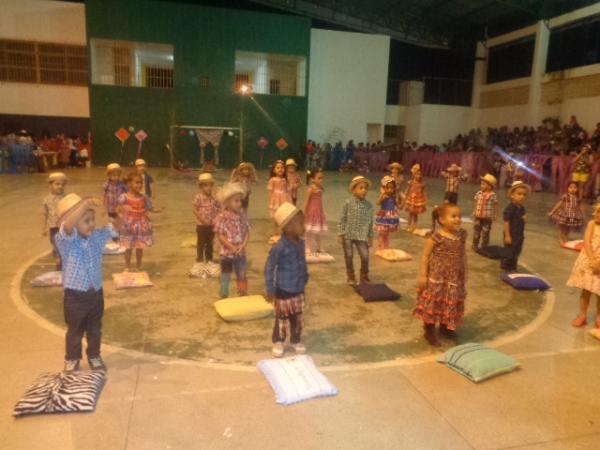 Escola Mega de Floriano realiza arrai&aacute; junino.(Imagem:FlorianoNews)