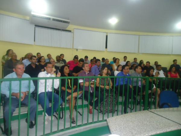 C&acirc;mera Municipal realiza Se&ccedil;&atilde;o Solene e entrega t&iacute;tulos de Cidad&atilde;o Florianense.(Imagem:FlorianoNews)