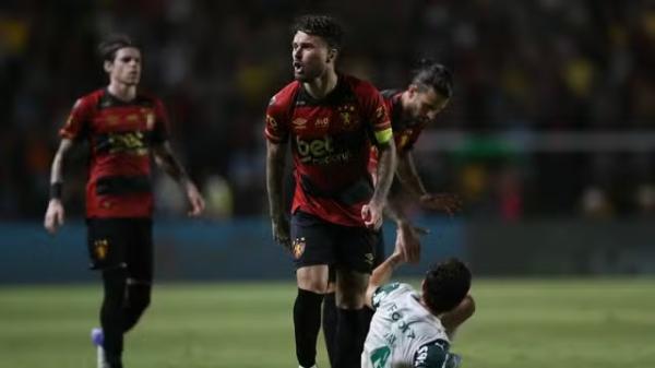 Lucas Lima reclama de marca&ccedil;&atilde;o da arbitragem em Sport x Palmeiras.(Imagem:Marlon Costa/AGIF)