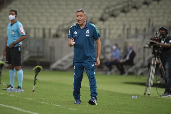 Domènec Torrent lamenta derrota do Flamengo: "Em cinco minutos o jogo nos escapou"