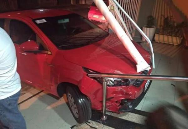 Motorista atropela fiéis em frente a igreja em Teresina