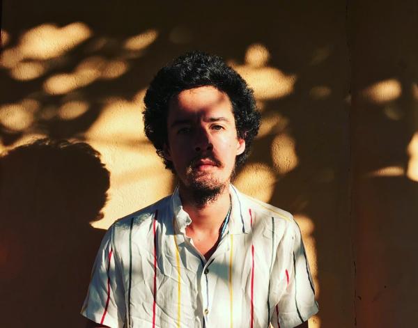 Gustavo Galo ambienta bem a poesia em Quarto, EP em que o violão viola o silêncio da solidão