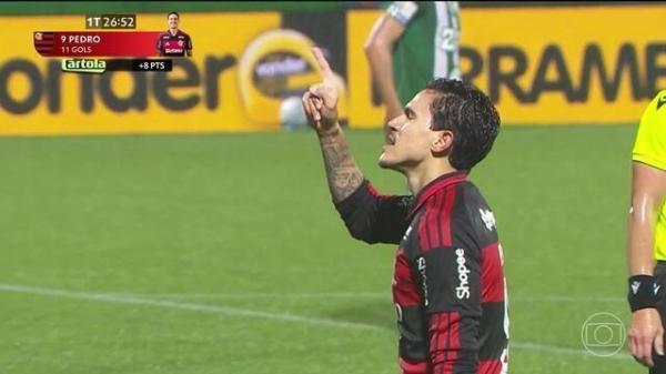 Pedro brilha, Flamengo goleia Chapecoense e segue na caça ao Palmeiras