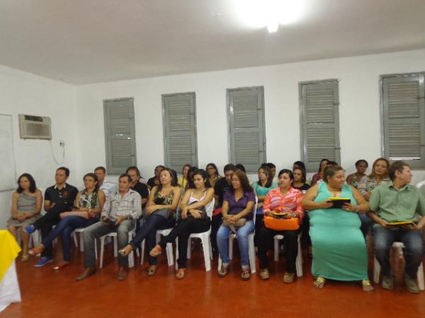 Professores da rede estadual recebem tablets atrav&eacute;s do Programa Educa&ccedil;&atilde;o Digital.(Imagem:FlorianoNews)