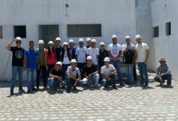 Alunos do curso de Engenharia Civil da FAESF realizam visita técnica a construções de Floriano