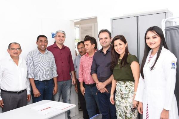 Maur&iacute;cio Bezerra participa da inaugura&ccedil;&atilde;o de UBS no bairro S&atilde;o Crist&oacute;v&atilde;o.(Imagem:Ascom)