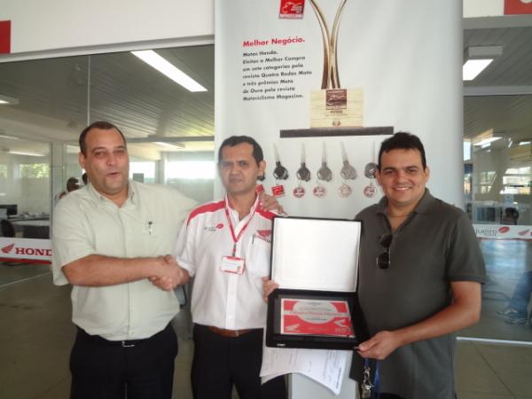 Cajueiro Motos de Floriano recebeu placa ?Concession&aacute;ria 5 Asas