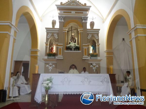 Fi&eacute;is participam da Vig&iacute;lia Pascal em Floriano.(Imagem:FlorianoNews)