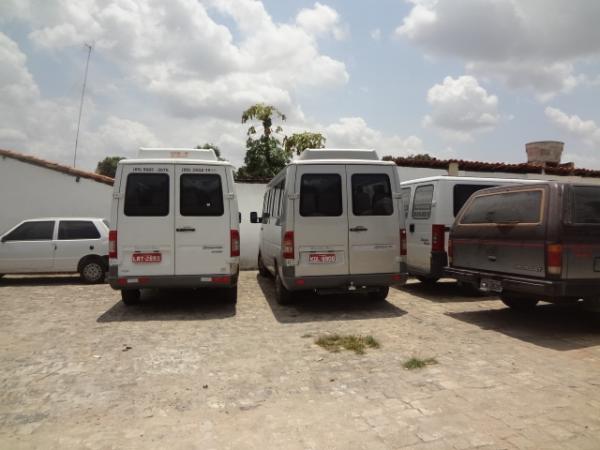 Vans s&atilde;o apreendidas com documenta&ccedil;&atilde;o irregular em Floriano.(Imagem:FlorianoNews)