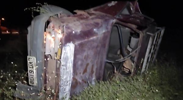 Acidente com tr&ecirc;s carros em Parna&iacute;ba.(Imagem:Folha de Parna&iacute;ba)
