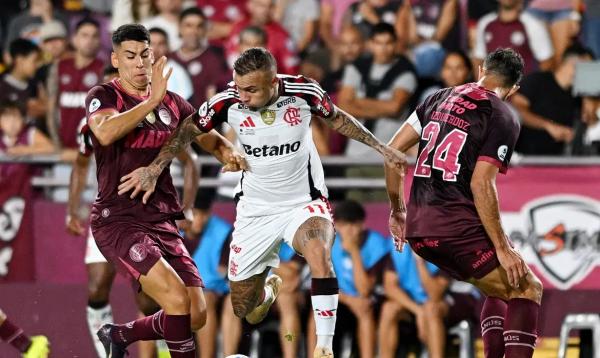 Flamengo joga mal e inicia Recopa Sul-Americana com derrota