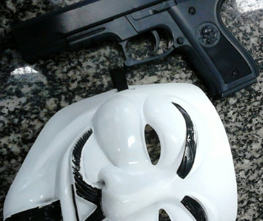Adolescente é suspeito de usar máscara de filme durante assaltos em Teresina