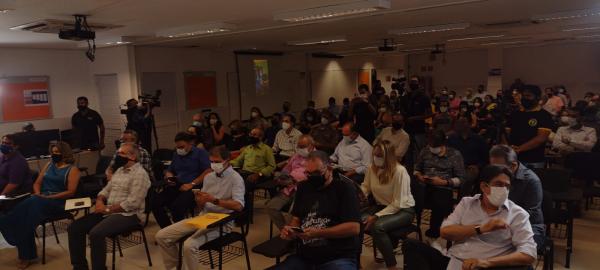 Encontro com empreendedores de Floriano teve a presença do ex-senador João Vicente Claudino