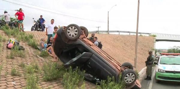 Mulher fica ferida após carro cair de viaduto na Zona Sul de Teresina