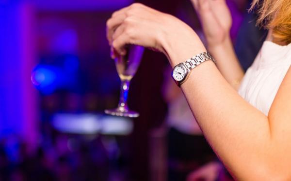 Alepi aprova projeto que obriga bares e restaurantes a prestarem auxílio para mulheres