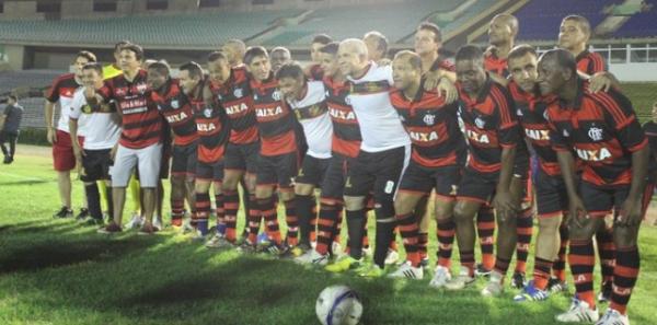 Partida marca homenagem ao anivers&aacute;rio de Teresina, no dia 16.(Imagem:Sima volta a pisar no gramado onde virou 