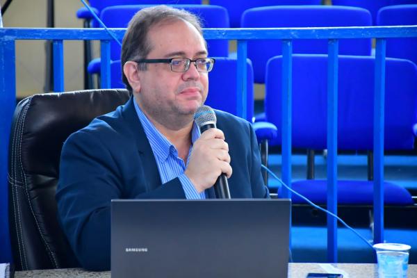 Vereadores de Floriano recebem equipe cont&aacute;bil da Prefeitura para discutir a LOA 2024(Imagem:CMF)