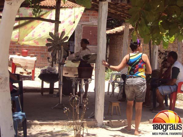 Jovem vítima de descarga é velada dentro de saco de lixo