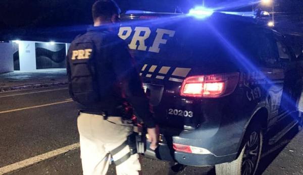 Em Floriano/PI: PRF prende proprietária de motocicleta pelos crimes de Desacato e Resistência na BR