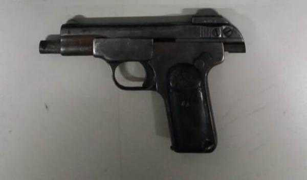 PRF prende homem sob influência de álcool portando arma de fogo
