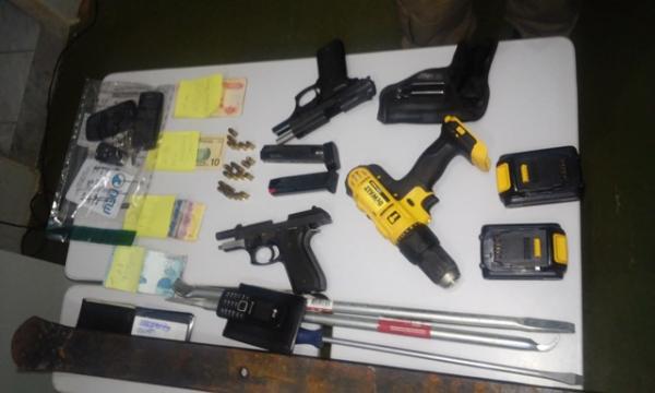 Material apreendido pela pol&iacute;cia. (Imagem:Agente 190/jc24hora)