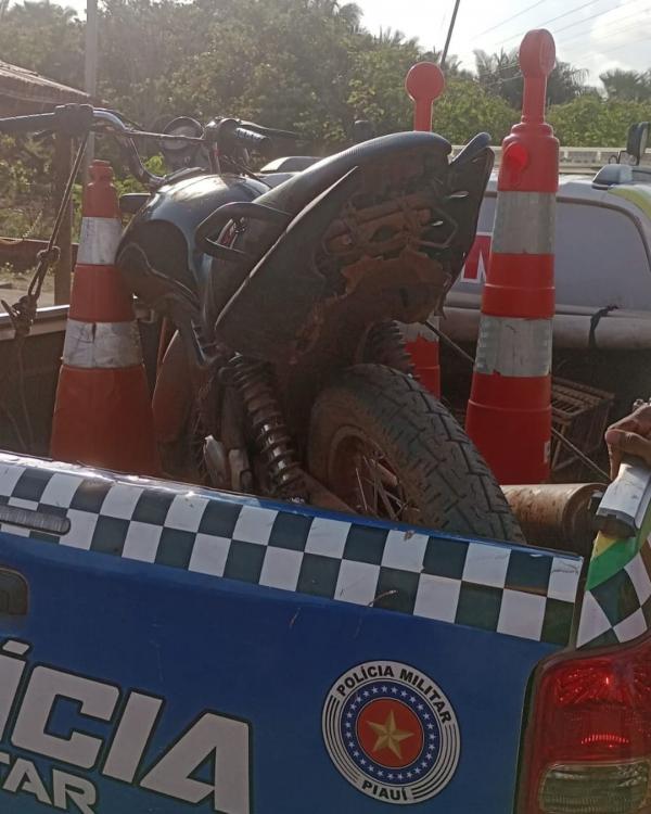 Três pessoas são presas suspeitas de furto de motocicleta em Miguel Alves