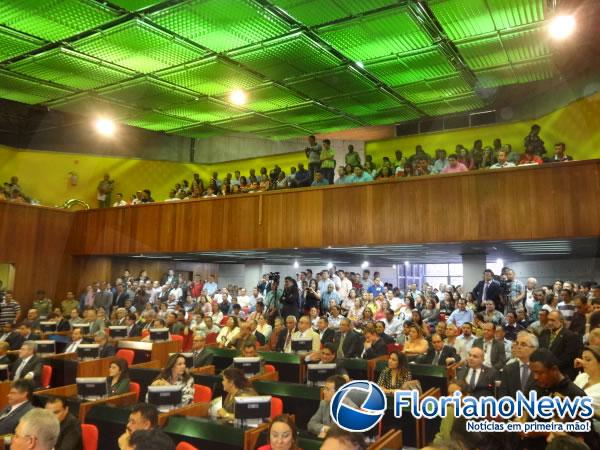 Prefeito Gilberto J&uacute;nior prestigiou entrega do t&iacute;tulo de cidad&atilde;o piauiense ao presidente do PSB.(Imagem:FlorianoNews)