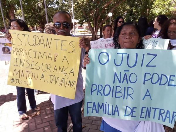 Ad&atilde;o Bezerra e Maria do Socorro, pai e m&atilde;e de Jana&iacute;na Bezerra, respectivamente.(Imagem:Ant&ocirc;nio Fernandes / g1 PI)
