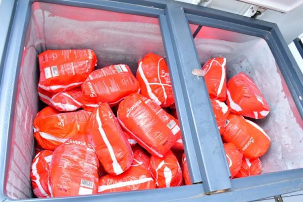 Educa&ccedil;&atilde;o de Floriano distribui produtos da alimenta&ccedil;&atilde;o escolar(Imagem:Secom)