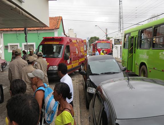 Engavetamento de ônibus coletivos deixa 9 feridos e três com lesões graves