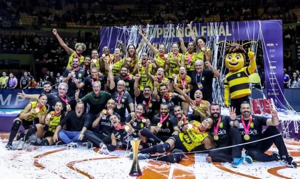 Praia Clube bate Minas e fatura título da Superliga Feminina de vôlei
