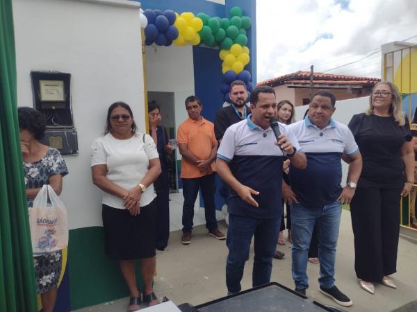 Prefeito Gleydson Resende destaca entrega de carrinhos do Mais Renda e ações do Sesi Itinerante