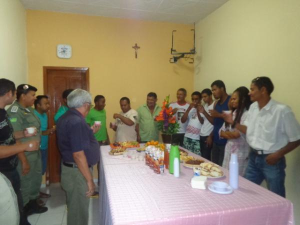3&ordm; BPM ofereceu caf&eacute; da manh&atilde; aos alunos da APAE de Floriano.(Imagem:FlorianoNews)
