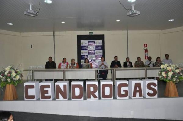 Floriano sedia abertura da Semana Estadual de Políticas sobre Drogas