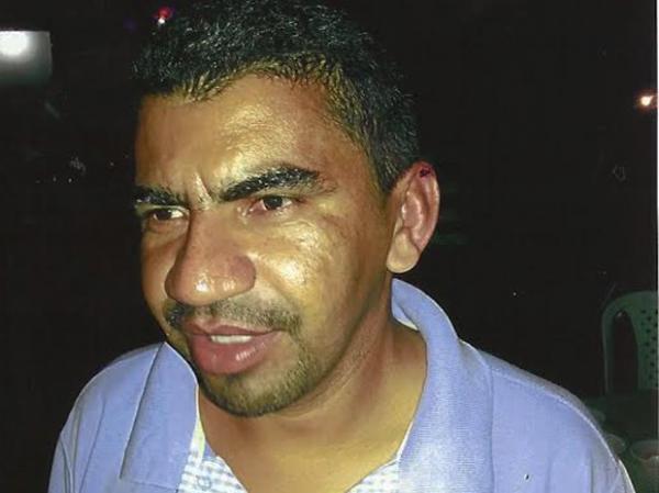 Professor acusa prefeito de morder sua orelha e registra BO na polícia