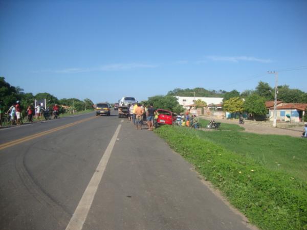 Acidente na BR 230 em Bar&atilde;o de Grajau - MA(Imagem:reda&ccedil;&atilde;o)