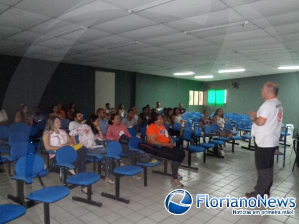 Profissionais da sa&uacute;de participam de curso de emerg&ecirc;ncia pr&eacute;-hospitalar.(Imagem:FlorianoNews)