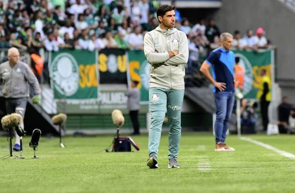 Abel diz que propostas mexeram com ele e com os jogadores do Palmeiras: "São muitos zeros"