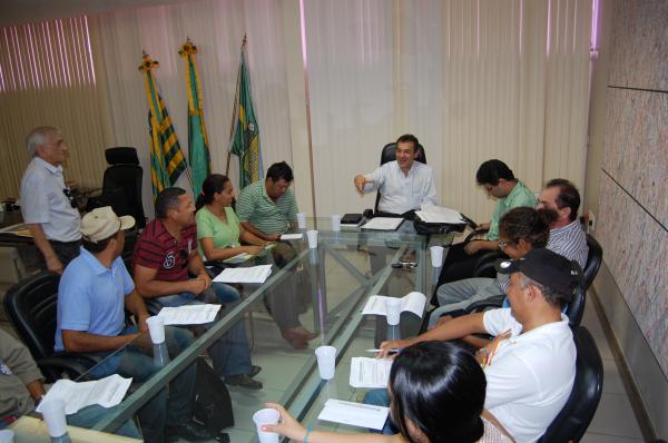 Prefeito ouve agentes de saúde e endemias e atende reivindicações da classe