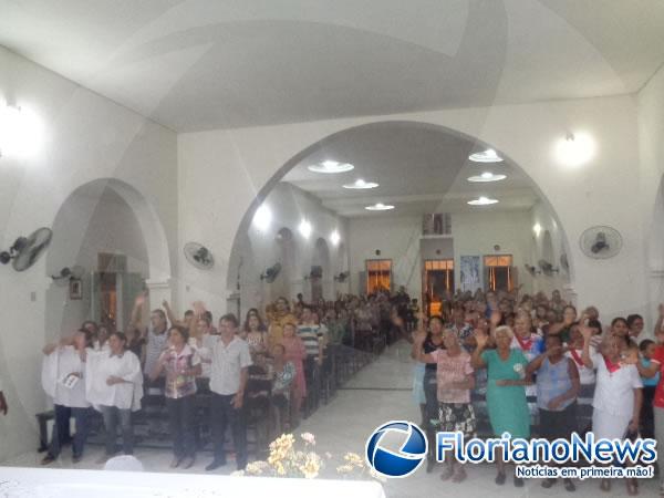 Missa do Lava-p&eacute;s re&uacute;ne fi&eacute;is na par&oacute;quia de Santo Ant&ocirc;nio em Bar&atilde;o de Graja&uacute;.(Imagem:FlorianoNews)