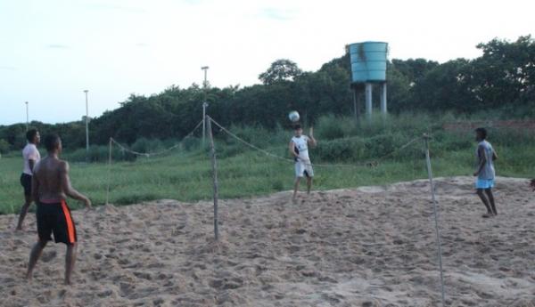 Jogadores do Piau&iacute;, em protesto, trocam treino por partida de futev&ocirc;lei.(Imagem:Wenner Tito)
