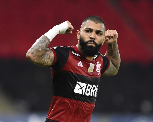 Herói da vitória do Flamengo sobre o Fortaleza, Gabigol deixa o campo irritado