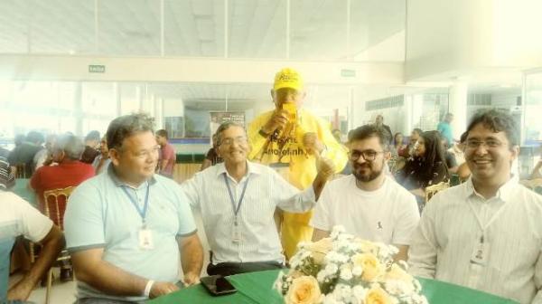 Repórter Amarelinho recebe homenagem em solenidade de aniversário da Eletrobras