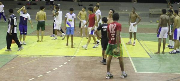 Jogadores do Caic foram contemplados com o Bolsa Atleta Nacional. T&eacute;cnico da equipe comemora resultado in&eacute;dito para a modalidade.(Imagem:Renan Morais/GLOBOESPORTE.COM)
