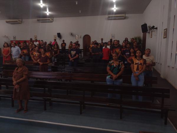 Comunidade se re&uacute;ne na Igreja Matriz de Nossa Senhora das Gra&ccedil;as para celebrar o padroeiro dos animais e da natureza(Imagem:FlorianoNews )