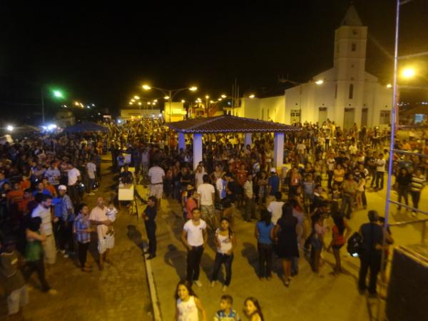 Multid&atilde;o prestigiou festa de posse do prefeito Gleydson Resende.(Imagem:FlorianoNews)
